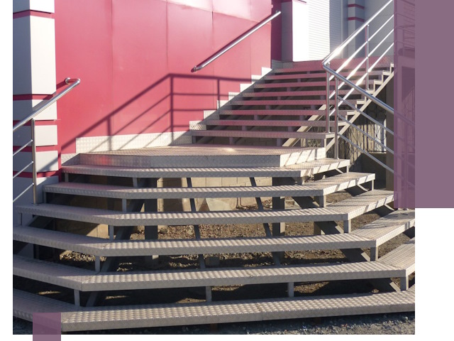 Лестницы для магазина в Наро-Фоминске — изготовление и монтаж